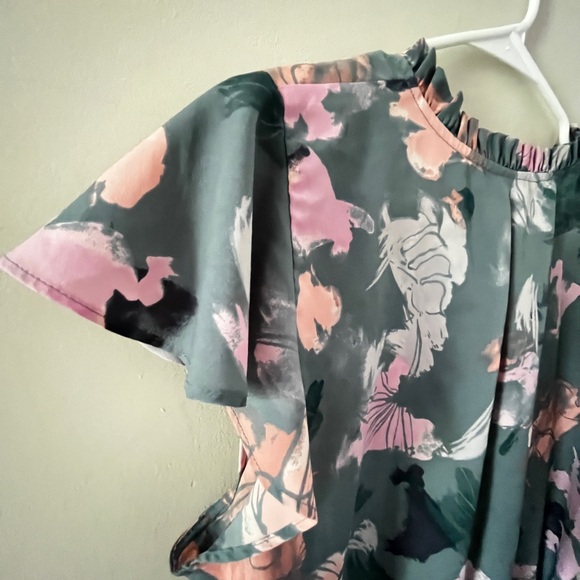 EUC NINE WEST Floral Geometric Top Size XL - Picture 4 of 5